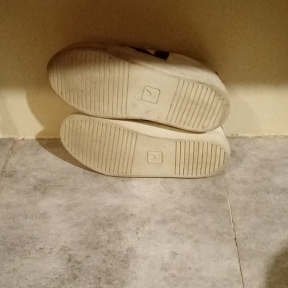 Kids White and Red Sneakers - Picture 5 of 5